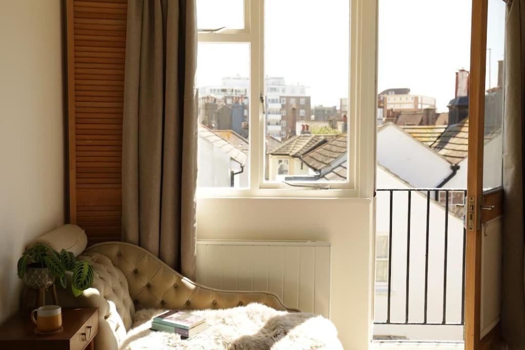 Sunny Seaside Sanctuary - Two Bedroom Apartment 布赖顿 外观 照片
