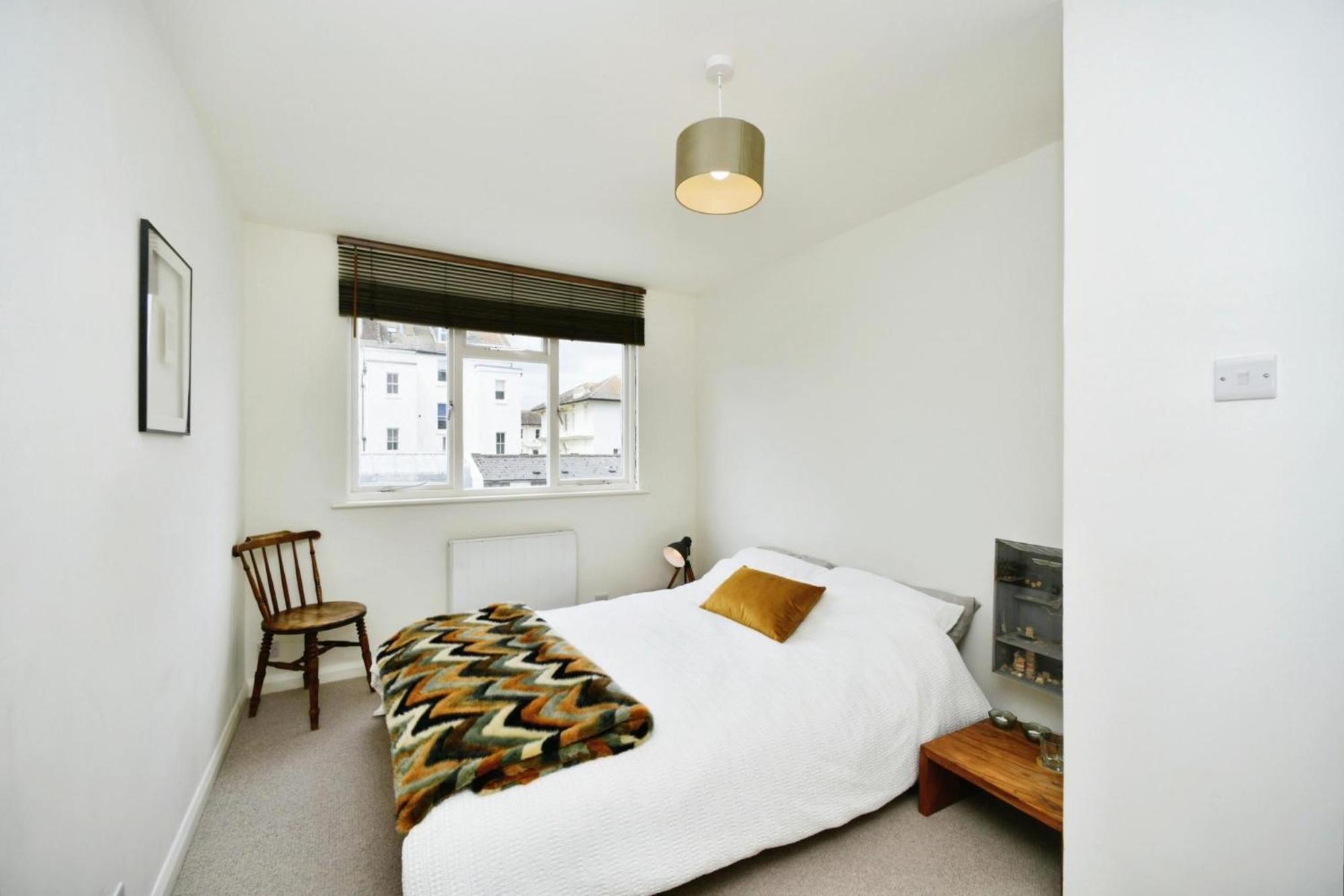 Sunny Seaside Sanctuary - Two Bedroom Apartment 布赖顿 外观 照片
